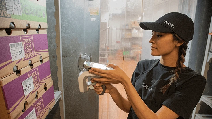 Chipotle employee using RFID